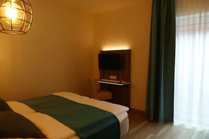 Room 15 of 64