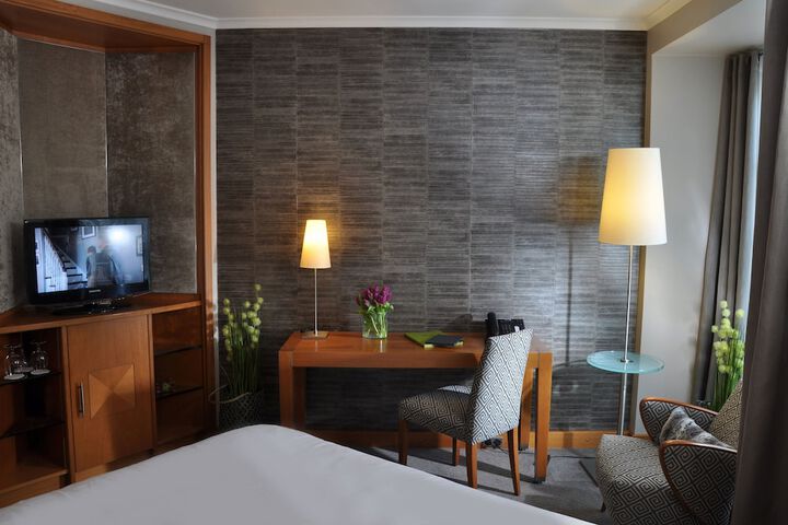 Room 13 of 38