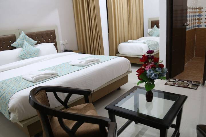 Room 4 of 32