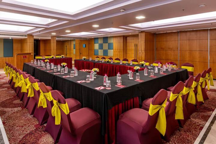 Ballroom/Hall 28 of 32