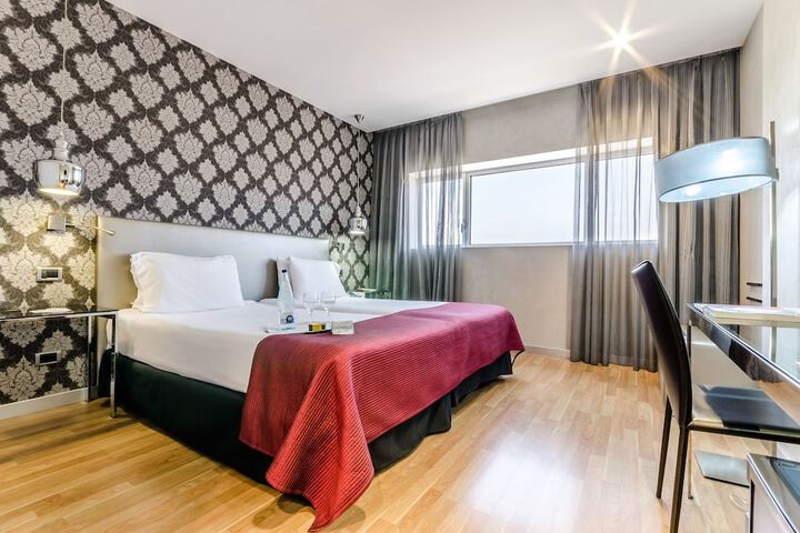 Room 6 of 34