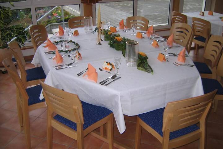 Dining 13 of 22