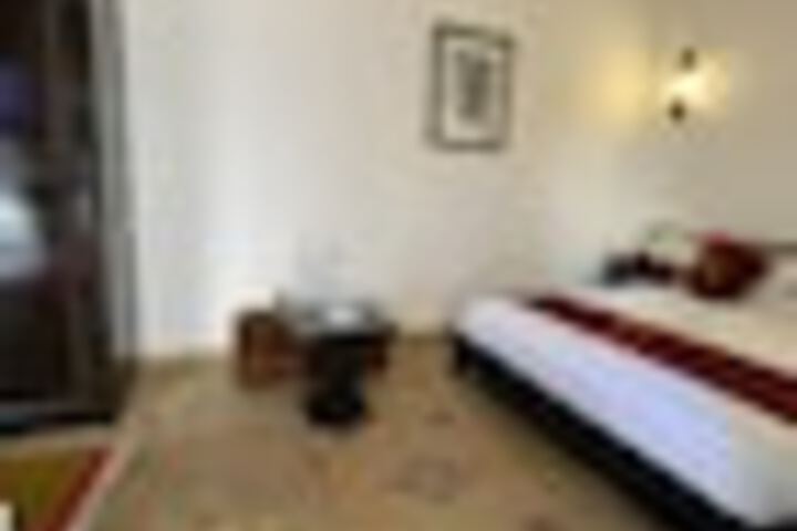 Room 68 of 435