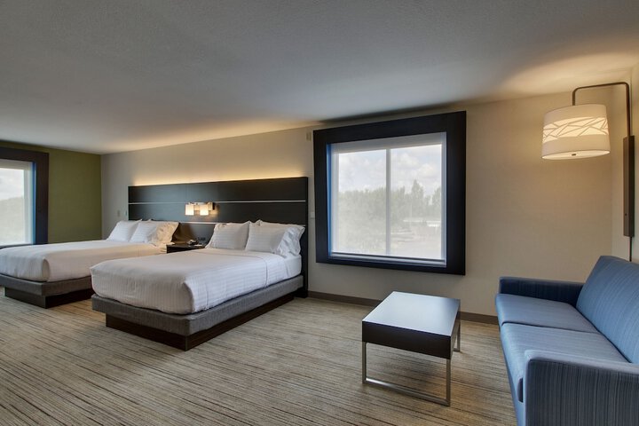 2 Queen Beds (7 of 11)