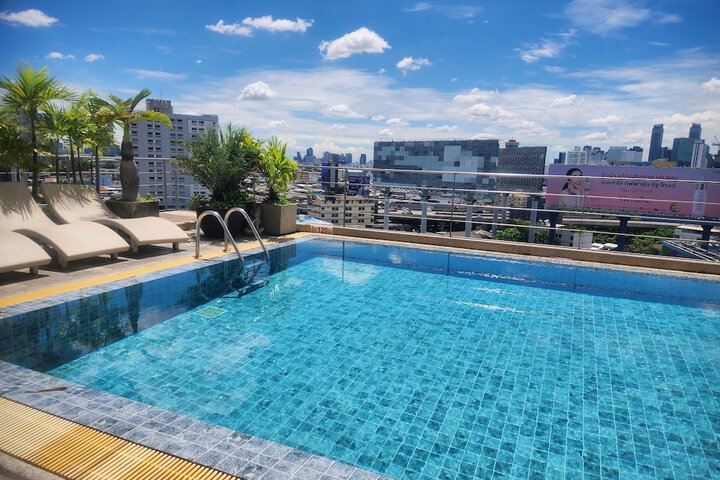 Pool 104 of 195