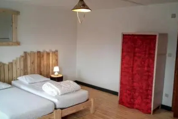 Room 3 of 12