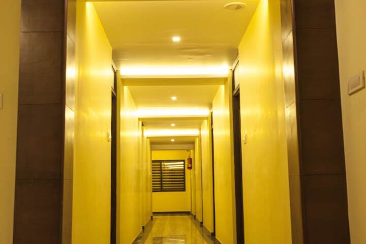 Ballroom/Hall 37 of 43