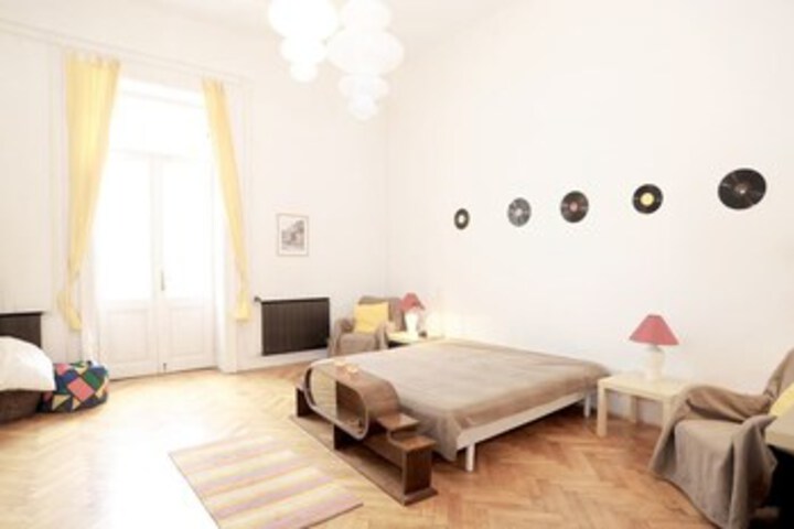 Room 11 of 12