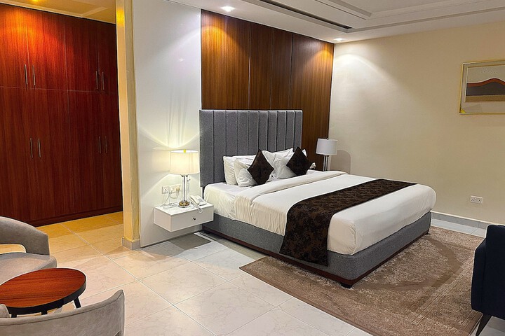 Room 10 of 42