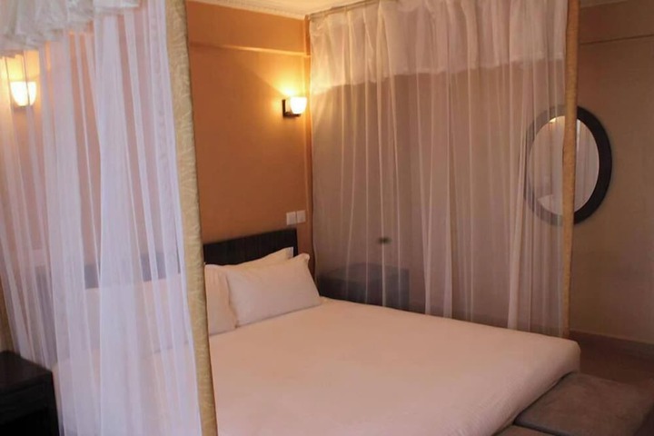 Room 8 of 30