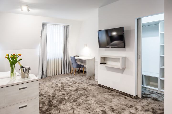 Room 37 of 132