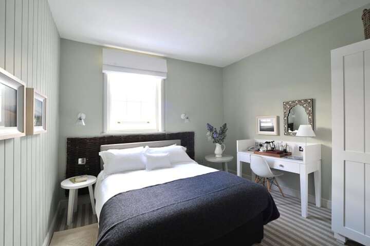 Room 5 of 61