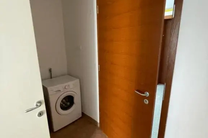 Room 9 of 14