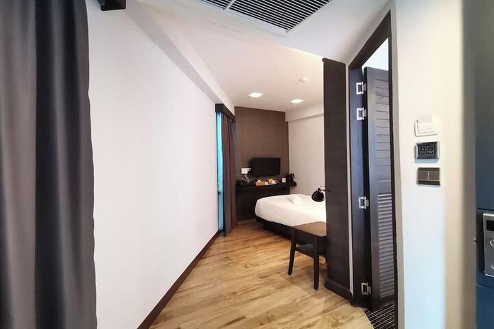Room 15 of 31