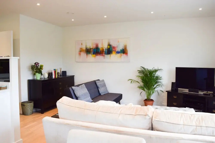 Stylish 2 Bedroom Flat With Balcony in Tufnell Park
