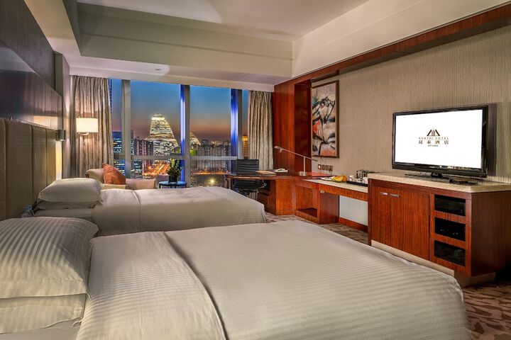 Room 13 of 35