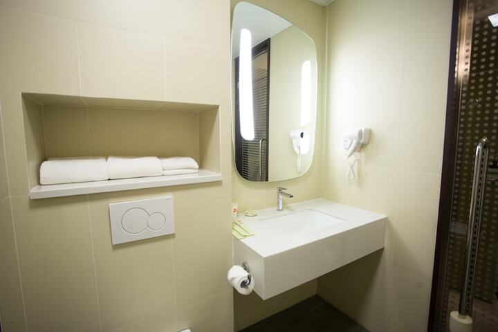 Room 14 of 30