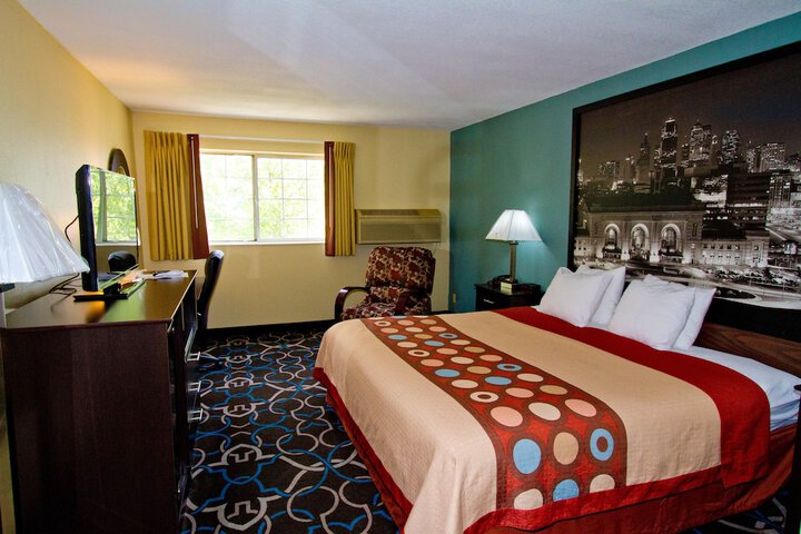 1 King Bed Accessible (6 of 10)