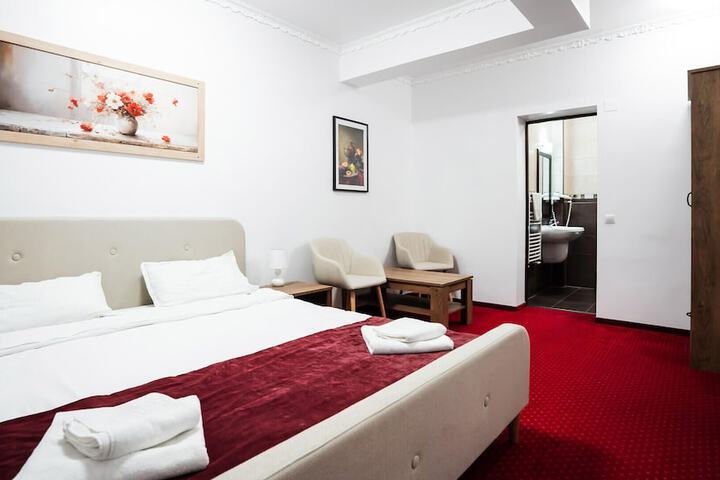 Room 34 of 191