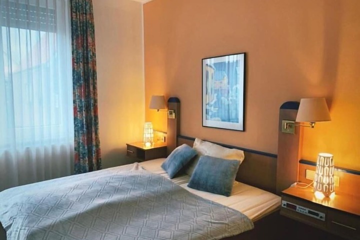 Room 10 of 53