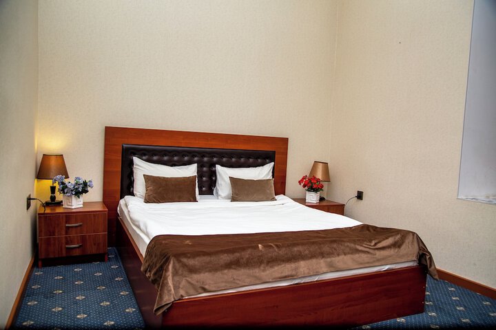 Room 6 of 42