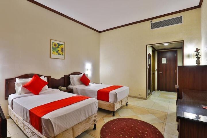 Room 6 of 9