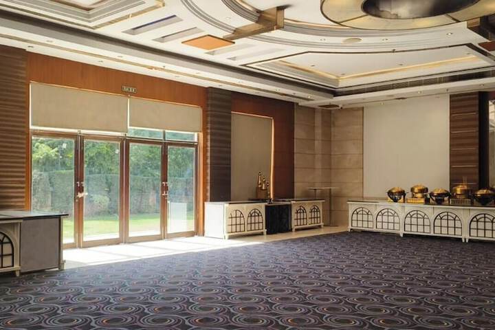 Ballroom/Hall 44 of 54