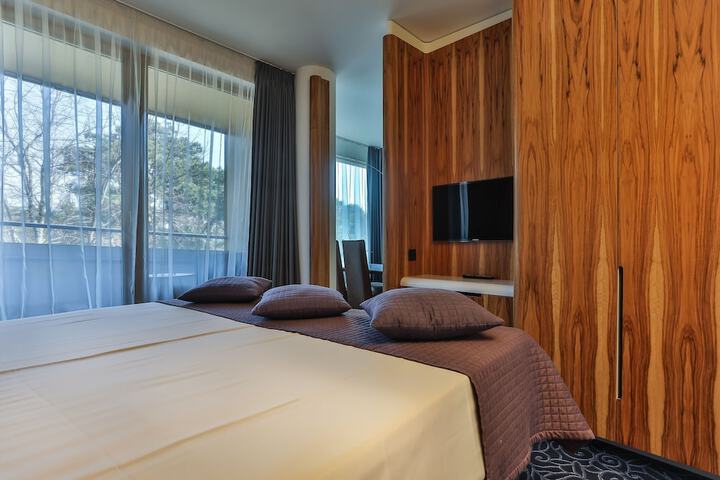 Room 15 of 158