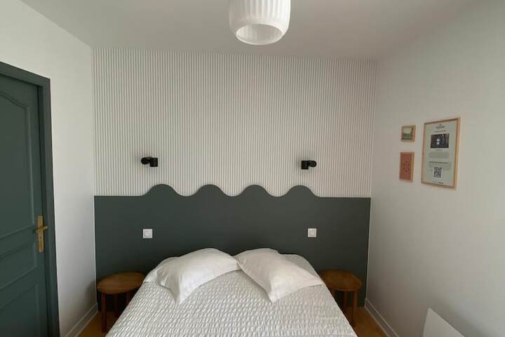 Room 23 of 122
