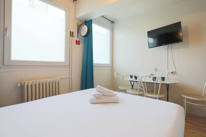 Room 3 of 96