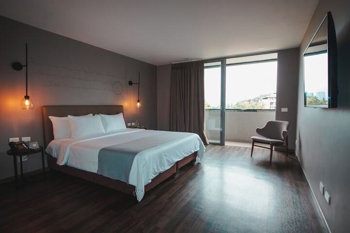 Room 17 of 60
