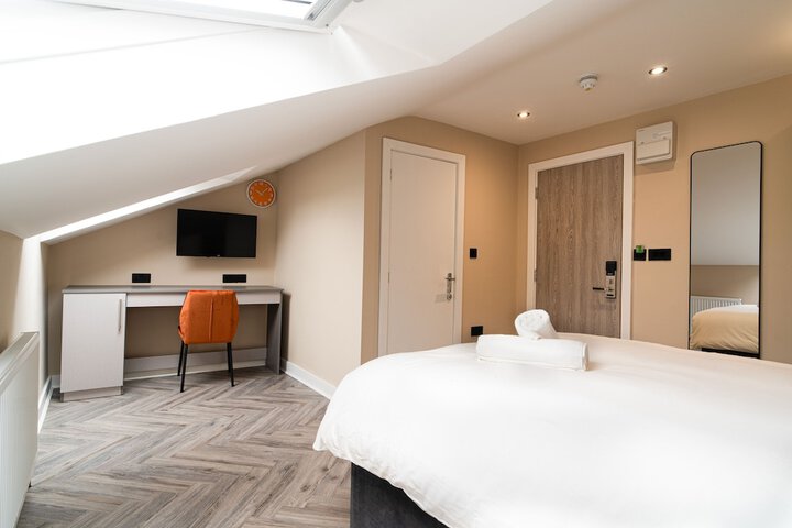 Room 9 of 24