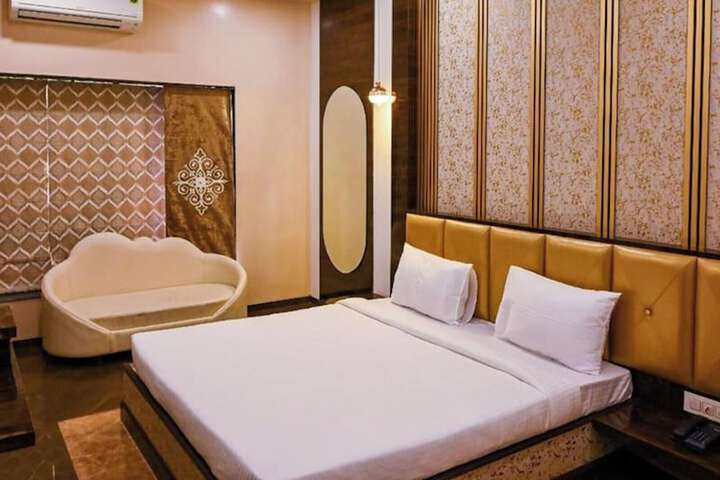 Room 6 of 27
