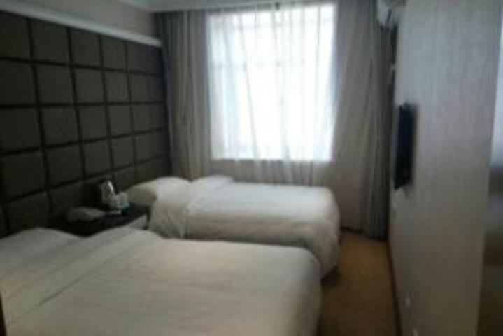 Room 10 of 11