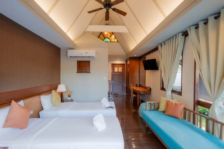 Room 12 of 63