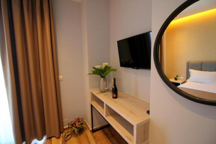 Room 29 of 143