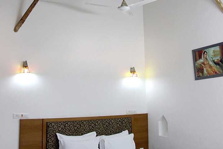 Room 13 of 23