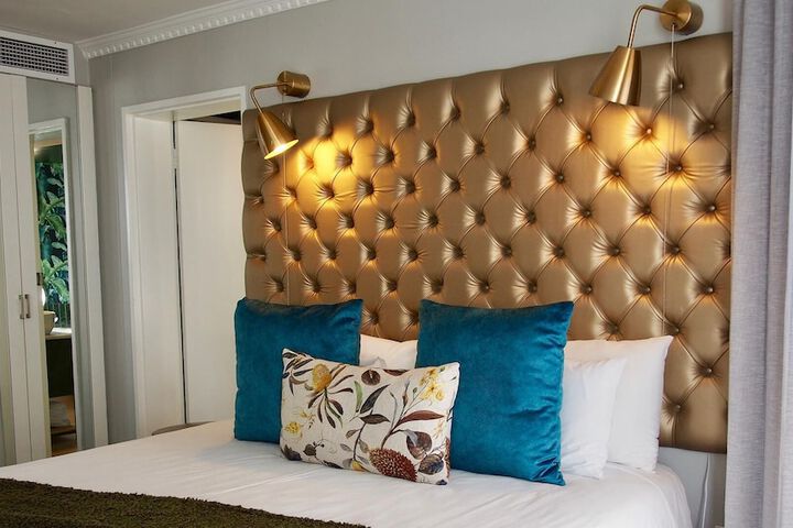 Room 46 of 370