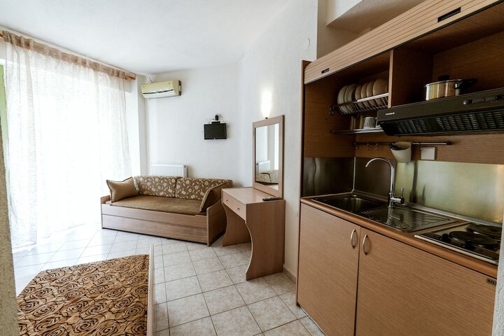 Room 3 of 40