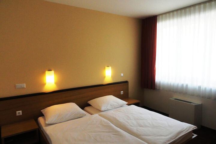 Room 17 of 47