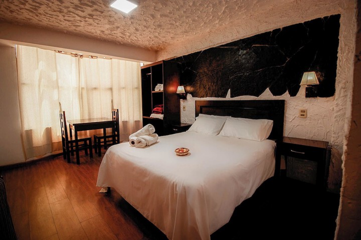 Room 9 of 32