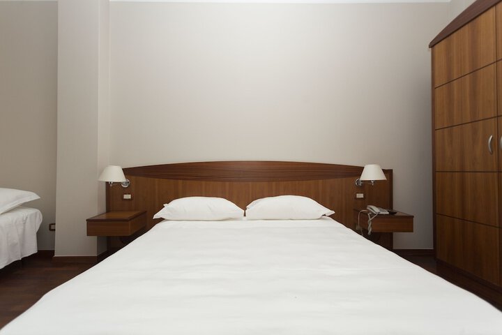 Room 14 of 36