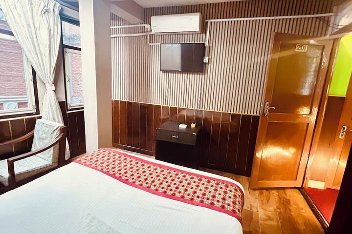 Room 21 of 37