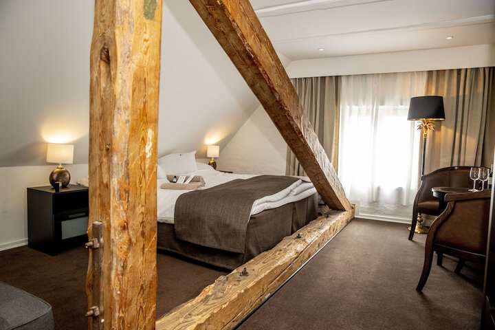Room 10 of 60