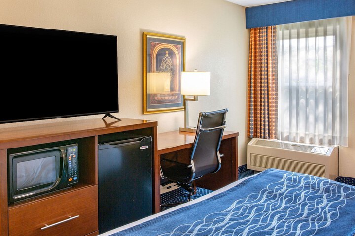 Room 6 of 46