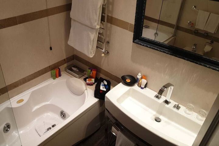 Room 73 of 108