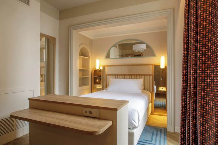 Room 33 of 58