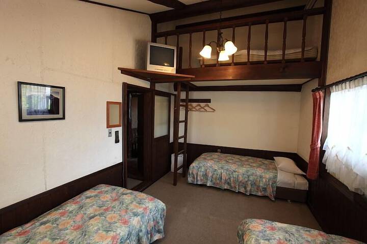 Room 5 of 25