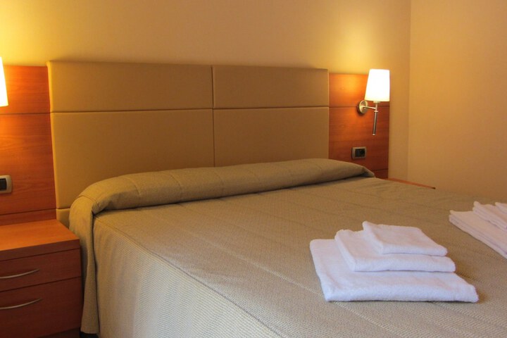 Room 8 of 52