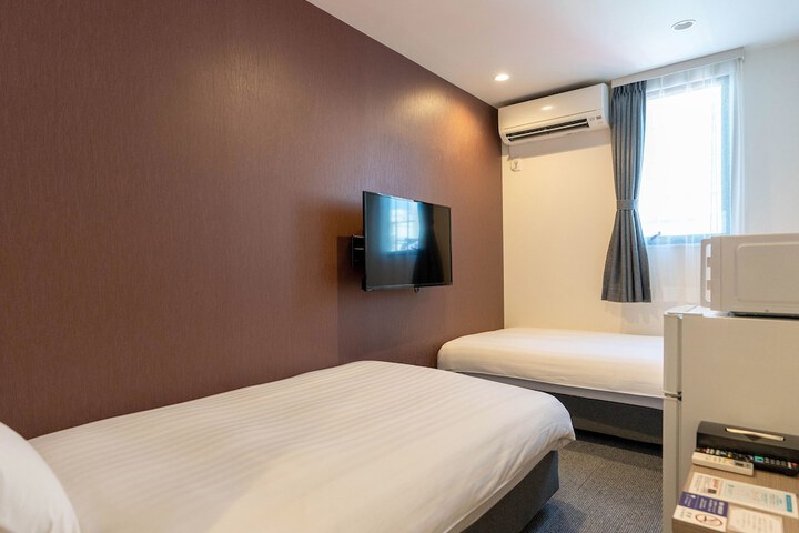 Room 4 of 15
